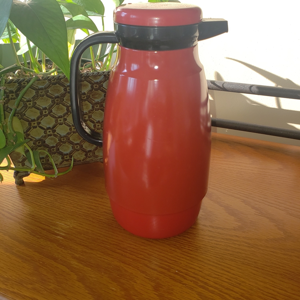 Vtg Crown Corning Thermique Thermos- Red Insulated Carafe- Holds 32 Ounce